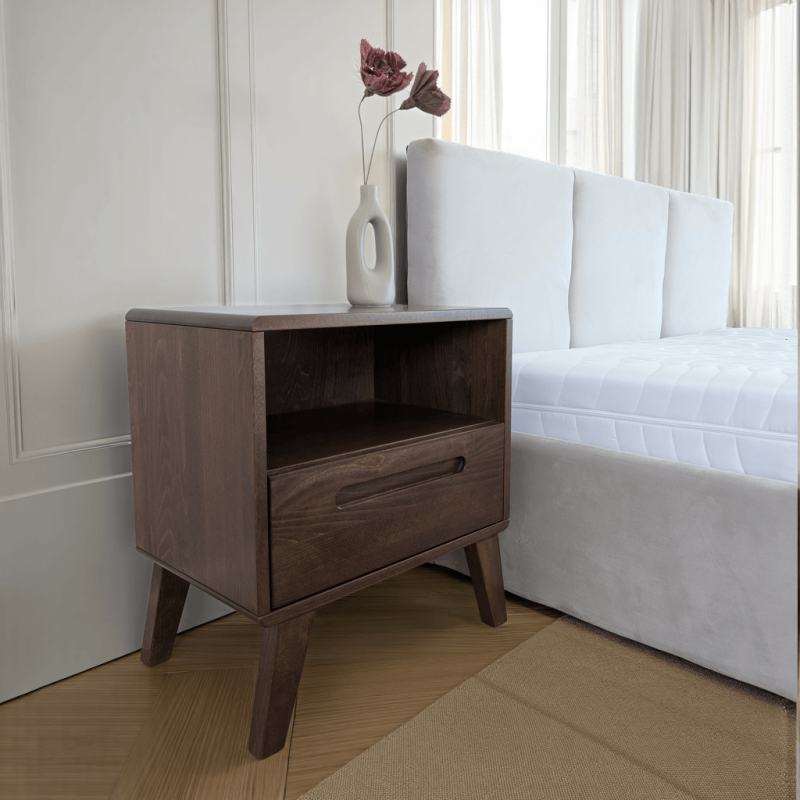 Noptiera Beskid din lemn, Nuc Italian