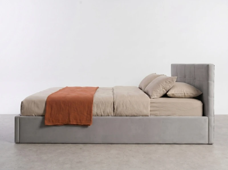 Pat tapițat 160x200 cu ladă de depozitare Tilo Velvet Gri