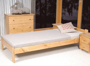 Pat din lemn 90x200 cu somieră Celinka arin